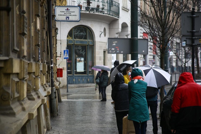 Kraków. MPK zapowiada otwarcie od poniedziałku kolejnych punktów sprzedaży biletów 