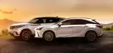 Lexus RX 2.5 450h+ 309 KM vs Range Rover Velar 2.0 P i4 PHEV 404 KM. Stylowe hybrydy z wtyczką