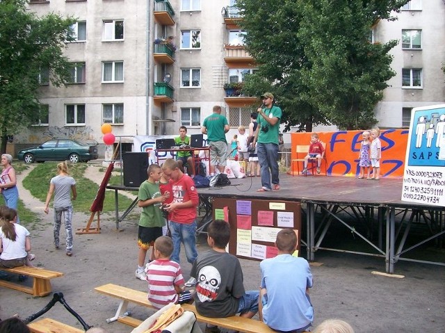 Przez całe sobotnie popołudnie trwał festyn rodzinny dla mieszkańców ulicy 25 Czerwca w Radomiu.