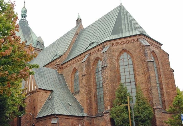 Uroczystości zorganizowano przed koszalińską katedrą.