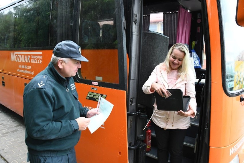 Akcja Inspekcji Transportu Drogowego pod Kielcami. Sprawdzili autobusy [ZDJĘCIA] 