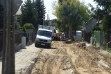 Trwają prace przy układaniu rur kanalizacyjnych na ulicy Ciemnej w Radomiu. Ulica na razie jest zablokowana