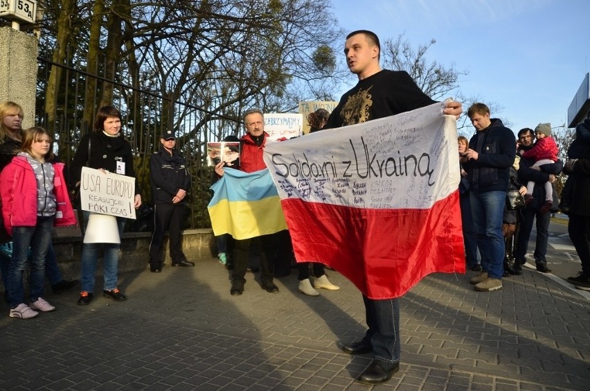 Demonstracja przed konsulatem Rosji w Poznaniu