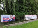 Baner wyborczy Andrzeja Dudy na ogrodzeniu klasztoru i szkoły Michalitów