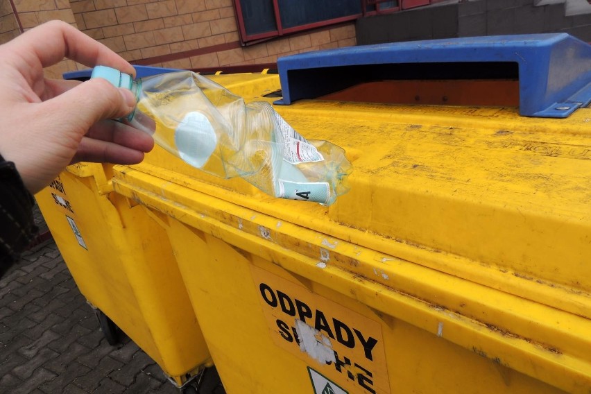 Segregowane śmieci "kulą u nogi" systemu gospodarki odpadami. W każdym mieście pojawi się skup butelek? 