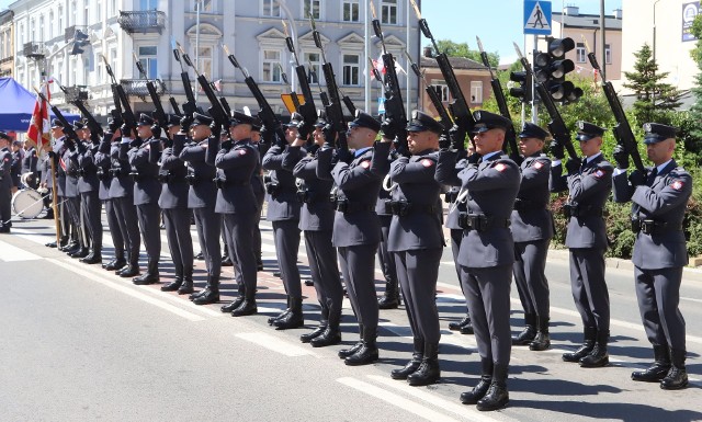 Mszę świętą i apel pamięci zwieńczyła salwa honorowa.