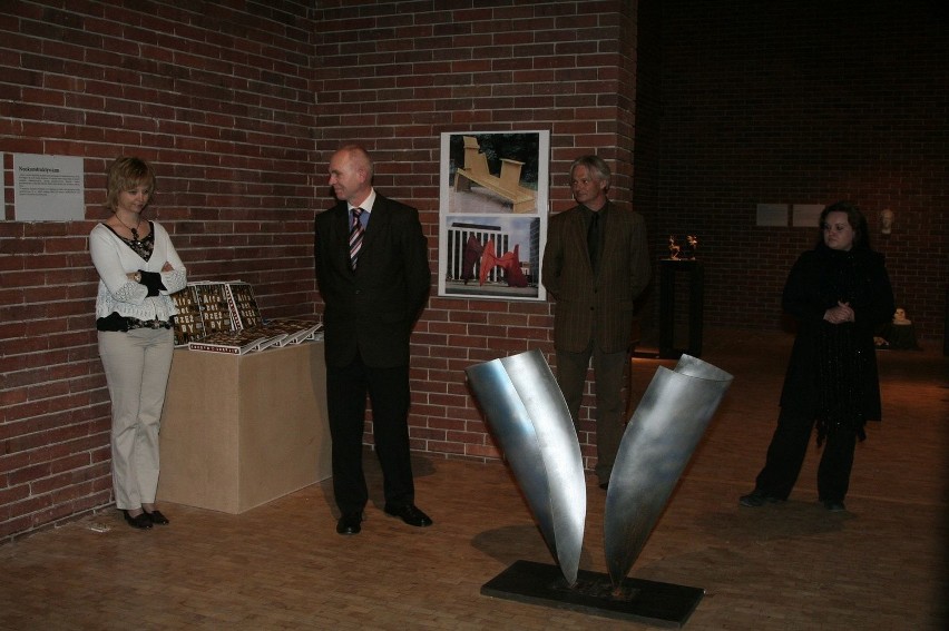 Alfabet i rzeźby, czyli nowa wystawa w Centrum Rzeźby Polskiej (zdjęcia)