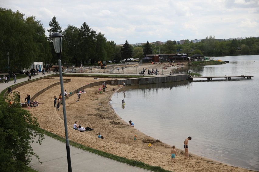 Kraków. Nad Bagrami rozpoczął się sezon plażowy  [ZDJĘCIA]