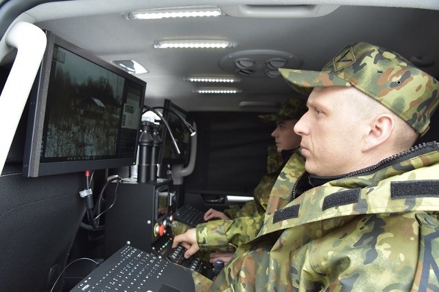 Funkcjonariusze z Warmińsko-Mazurskiego Oddziału Straży Granicznej będą korzystali z  22 nowych kamer o wartości 3,4 mln zł i trzech nowoczesnych pojazdów obserwacyjnych na łączną kwotę ponad 5 mln zł