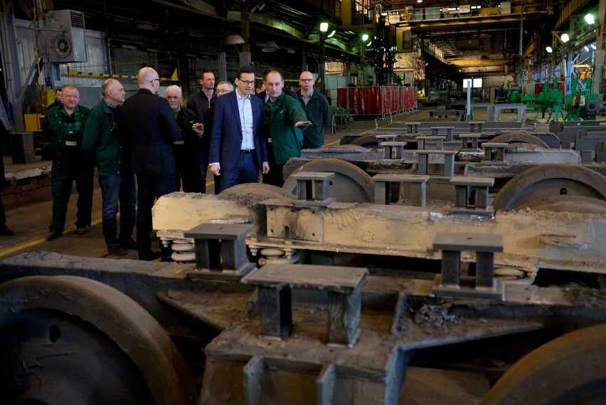 Premier Mateusz Morawiecki w zakładach Cegielskiego.