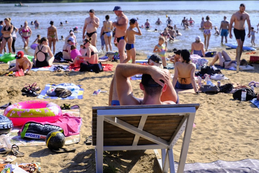 Upały w Poznaniu przyciągnęły mieszkańców nad jezioro...
