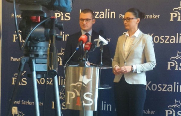 Najmłodsi posłowie PiS z regionu - Paweł Szefernaker (także szef partii w regionie) oraz Małgorzata Golińska zwołali w Koszalinie konferencję.