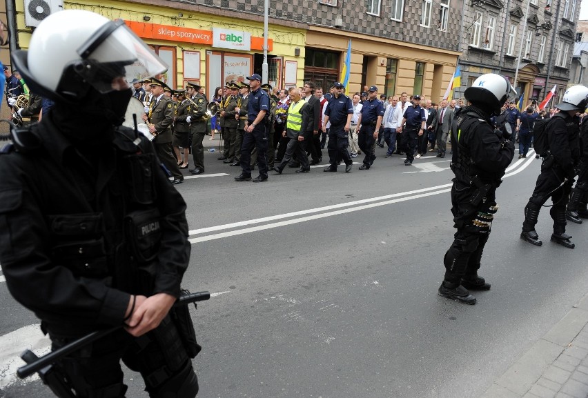 Dziesiątki policjantów z całego Podkarpacia zabezpieczało...