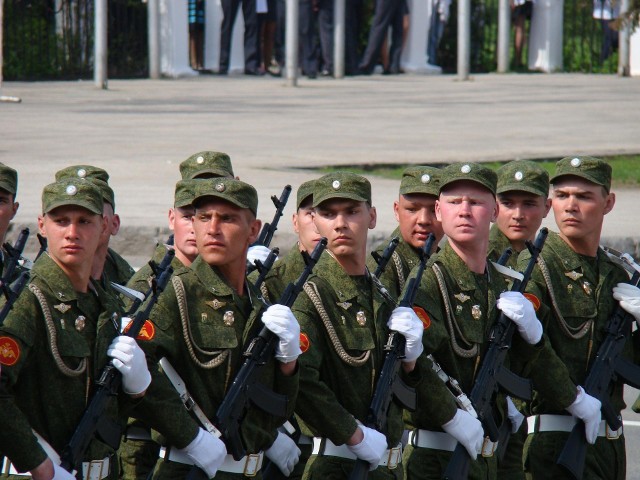 Czy apele cerkwi zachęcą młodych Rosjan do wstępowania w szeregi armii?