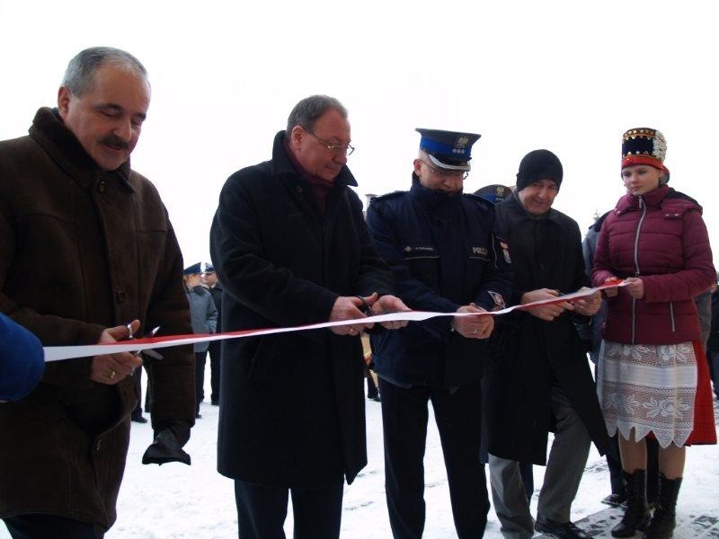 Posterunek policji mieści się w nowym skrzydle urzędu gminy....