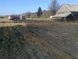Pożar w Wólce Ulowskiej w gminie Klwów. Ogień z łąki dosięgnął stodoły