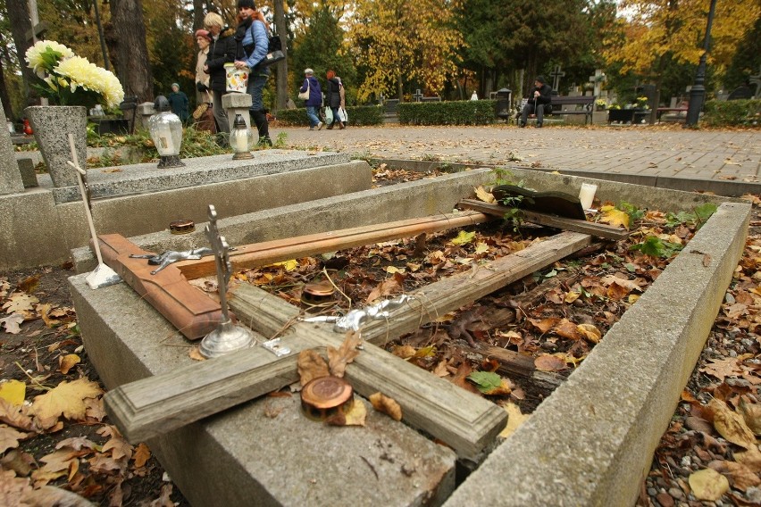 Ruch na cmentarzu Osobowickim