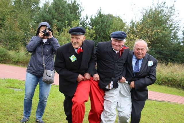 W niedzielę 26sierpnia w Sorbinie, w gminie Blizyn, odbył się festyn "Ludowo, folkowo, discopolowo… w duszy nam gra". Mimo niesprzyjającej aury nie brakowało gości.  ZOBACZ TAKŻE: TeleMagazyn - JUlia Chatys i Michał Mikołajczak w kolejnej edycji "Ameryka Express"? - wideo TM (Źródło: telemagazyn.pl)