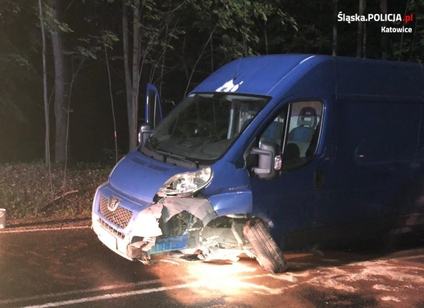 Wypadek na ulicy Szarych Szeregów w Katowicach. Fiat został...