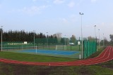 Gmina Czyżew. Nowoczesne boisko sportowe w Rosochatem Kościelnym oficjalnie odebrane. Inwestycja na prawie 2 mln złotych