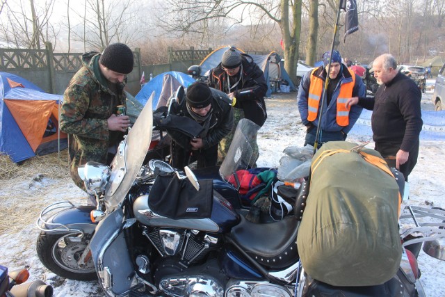 Jubiluszowy X Zimowy Motocyklowy Zlot Pingwina rozpoczął się w sobotę w Bytomiu-Szombierkach przy ul. Frycza Modrzewskiego 41. Potrwa do poniedziałku Filmik ze Zlotu Pingwina