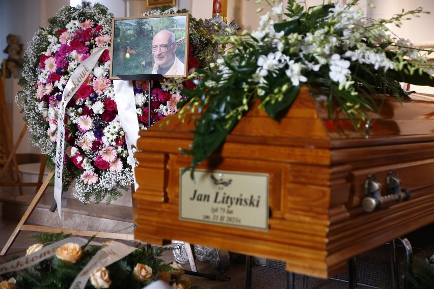Pogrzeb Jana Lityńskiego [ZDJĘCIA] Zofia Romaszewska nie została wpuszczona na mszę. "Jestem absolutnie wstrząśnięta"