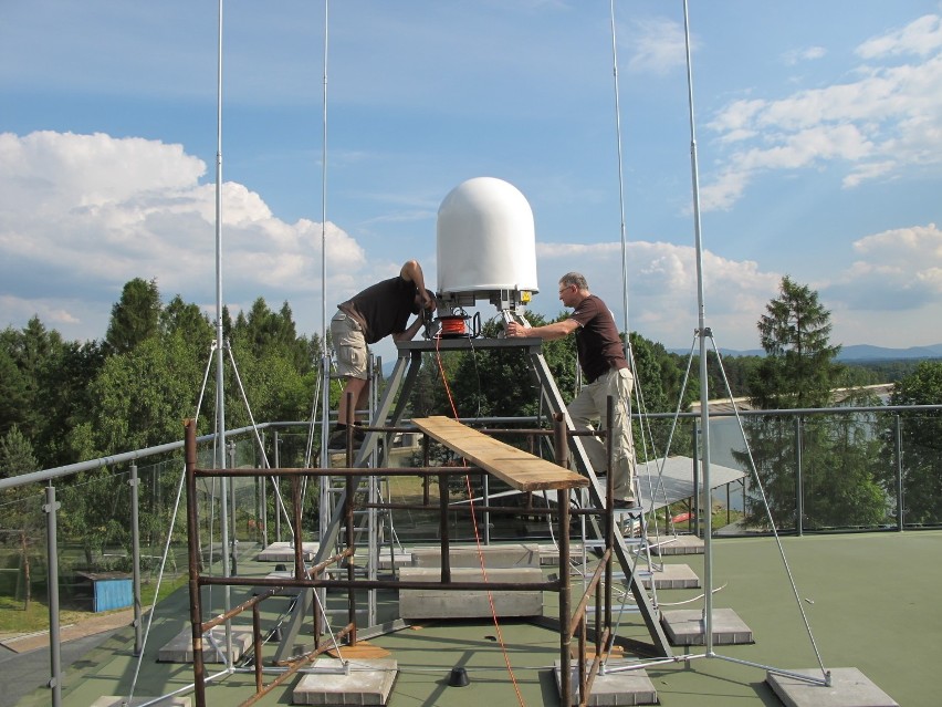 Montaż radaru w Goczałkowicach