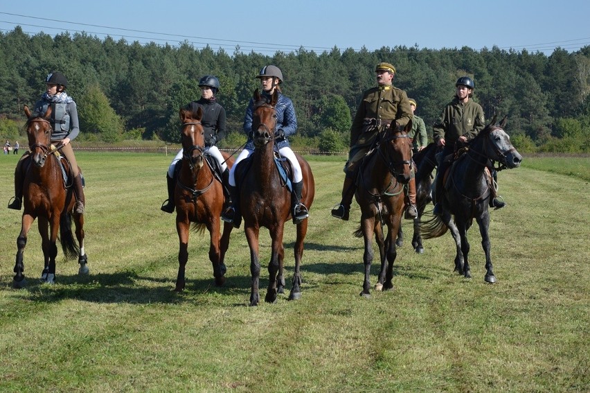 Bieg Świętego Huberta, stragany z dziczyzną to atrakcje Hubertusa Nadsańskiego