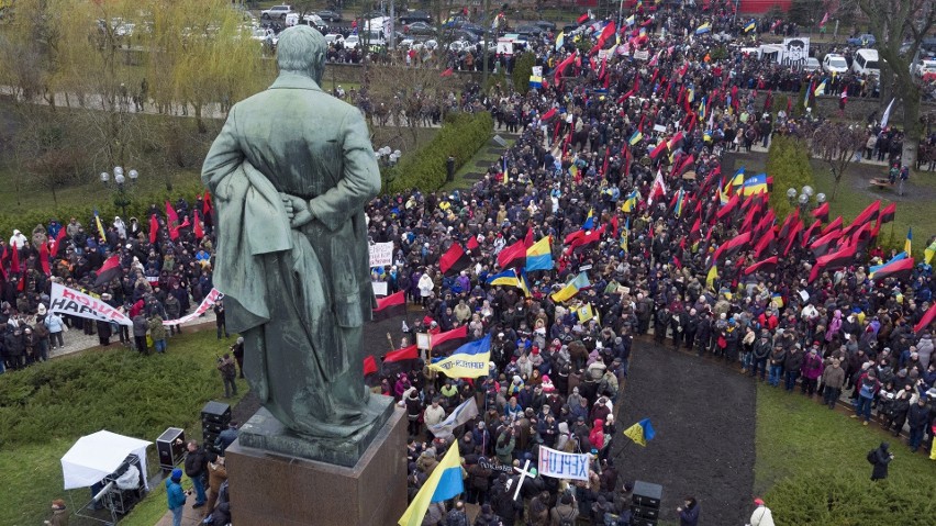 Demonstracja 10 grudnia 2017 w Kijowie. Protestujący...