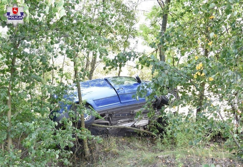 Śmiertelny wypadek w pow. łukowskim. Samochód uderzył w drzewa. Kierowca zginął na miejscu