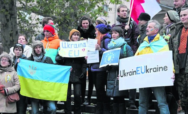 Już tydzień temu na placu Wolności kilkunastu sympatyków Ukrainy protestowało przeciw jej polityce wstrzymania ratyfikacji