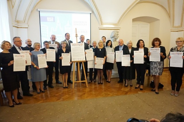 Poznań gościł uczestników konferencji „Miasta przyjazne starzeniu się”. W czasie jej trwania przedstawiciele 23 miast podpisali deklarację współpracy w obszarze polityki senioralnej.