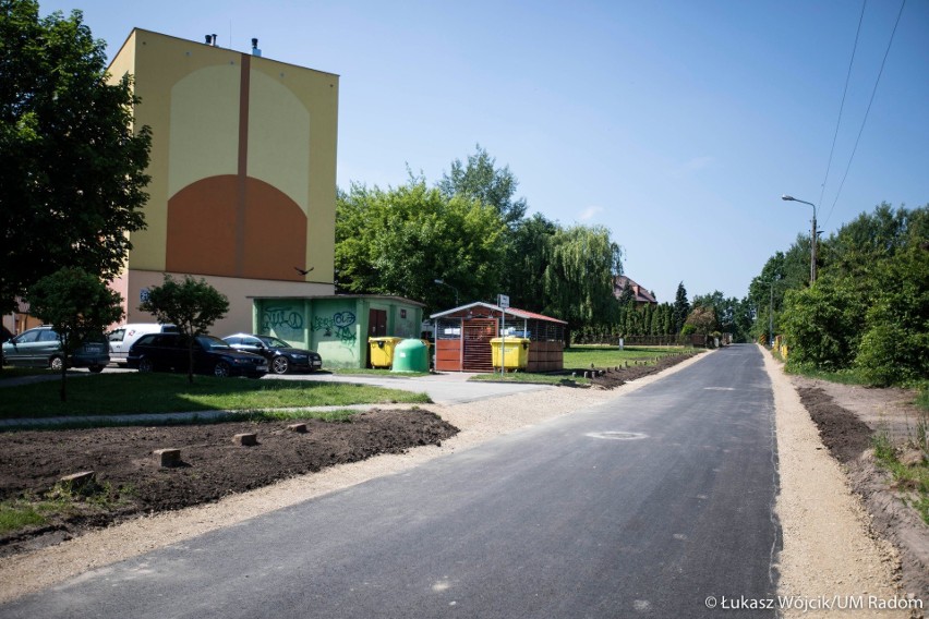 Ulica Pośrednia na osiedlu Wośniki w Radomiu już gotowa. Kierowcy wreszcie jeżdżą po asfaltowej nawierzchni