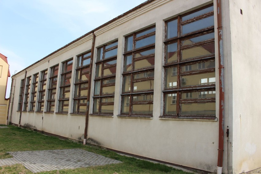 Sala gimnastyczna przy ZSR-T powstała w 1995 roku i od...