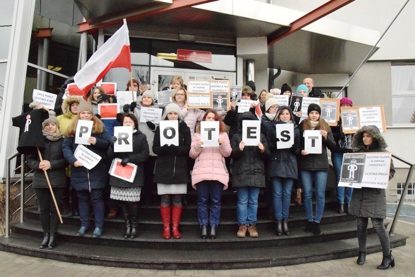 Protest pracowników Prokuratury Okręgowej w Bielsku-Białej ZDJĘCIA