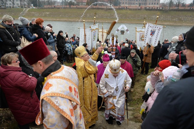 19 stycznia Kościół greckokatolicki obchodzi uroczystość Objawienia Pańskiego, nazywaną popularnie Jordanem.W Przemyślu po liturgii w soborze archikatedralnym wierni przeszli w procesji ulicami miasta nad San. Na brzegu rzeki odprawiono obrzęd poświęcenia wody. Dokonuje się go przy pomocy trójramiennych świeczników i krzyża. Tak poświęconą wodę wierni zabierają do domów. W greckokatolickich obchodach Jordanu tradycyjnie uczestniczą także przedstawiciele duchowieństwa rzymskokatolickiego.Modlitwom nad Sanem w Przemyślu przewodniczył greckokatolicki metropolita przemysko-warszawski abp Eugeniusz Popowicz.