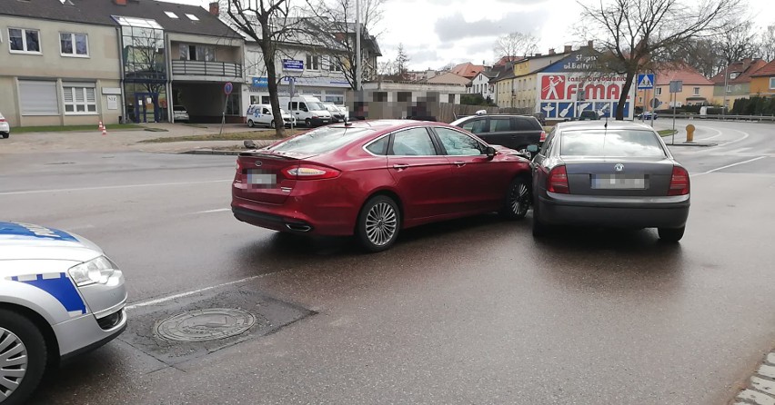 Groźna kolizja w Słupsku. 42-latek nie ustąpił pierwszeństwa przejazdu