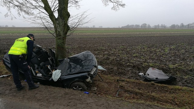 Śmiertelny wypadek koło Warty. Droga do Błaszek zablokowana