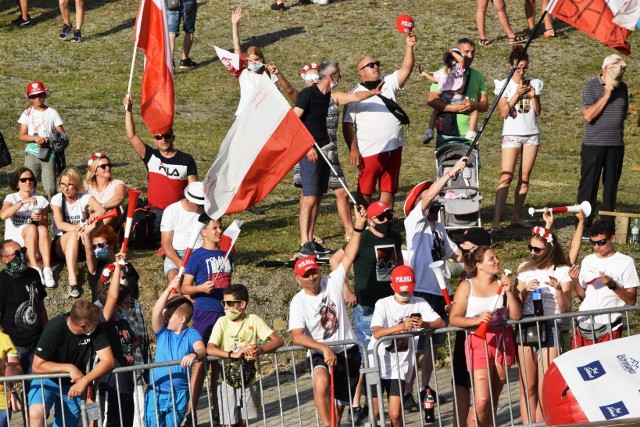 Sobotni konkurs Letniej Grand Prix w Wiśle Malince z trybun obiektu oglądało kilkaset osób. Przeglądaj za pomocą gestu lub strzałki, by obejrzeć kolejne zdjęcie