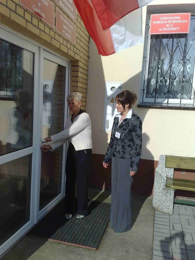 Lilia Bocianowska i Jolanta Szczupiel punktualnie o 8 otworzyły drzwi Urzędu Gminy