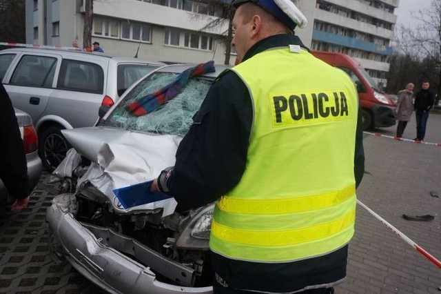 W koszmarnym wypadku w centrum os. Tysiąclecia w Katowicach zginał 79-letni mężczyzna