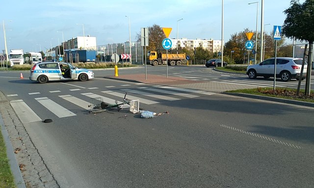 W piątek około godz. 11 doszło do potrącenia rowerzysty na ul. Pileckiego w Słupsku. Kierowca Citroena potrącił starszego mężczyznę, który przejeżdżał przez przejazd rowerowy. Poszkodowany rowerzysta został przewieziony na SOR z urazem głowy. Obaj kierowcy byli trzeźwi. Na miejscu policjanci ustalają okoliczności zdarzenia.W związku z pracą policji, prawa jezdnia od ronda na ul. 3. Maja do ul. Braila jest wyłączona z ruchu.