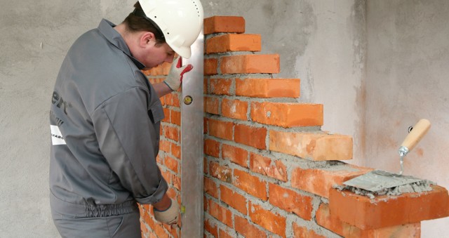 Murowanie ścian działowejWybierając materiały do budowy ścianki działowej powinniśmy mieć na uwadze późniejsze przeznaczenie konstrukcji.