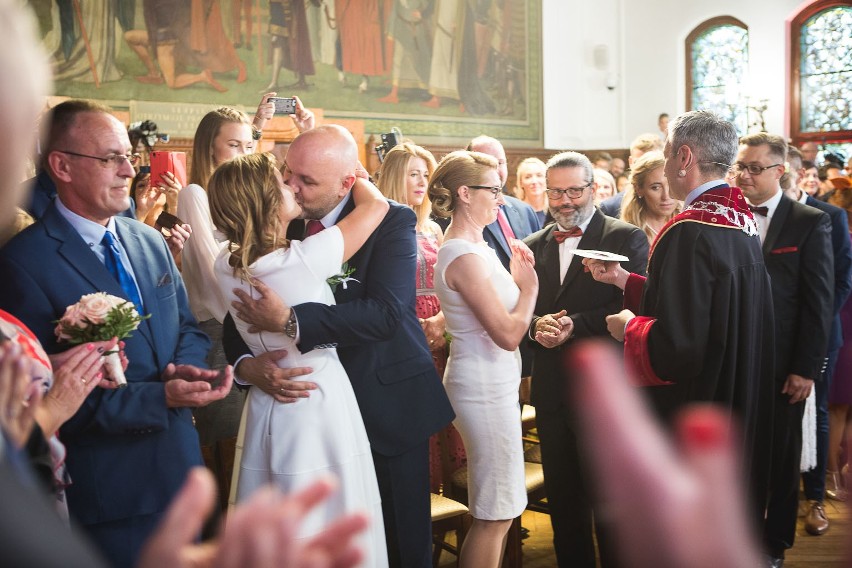 W sobotę (25.08) prezydent Słupska Robert Biedroń udzielił...