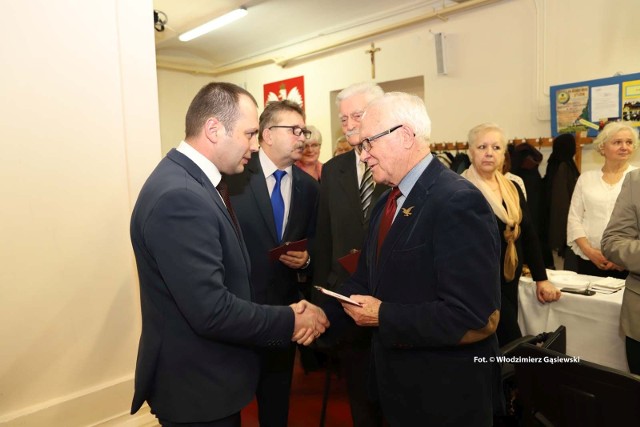Andrzej Dorosz otrzymuje Odznakę Sokoła
