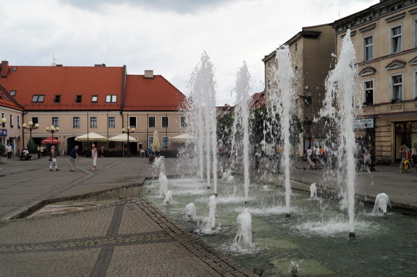 Mikołów: Kurtyna wodna i fontanna na rynku chłodzą mieszkańców ZDJĘCIA