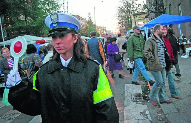 Dojazd do katowickiego cmentarza od ul. Sienkiewicza jak co roku jest zablokowany