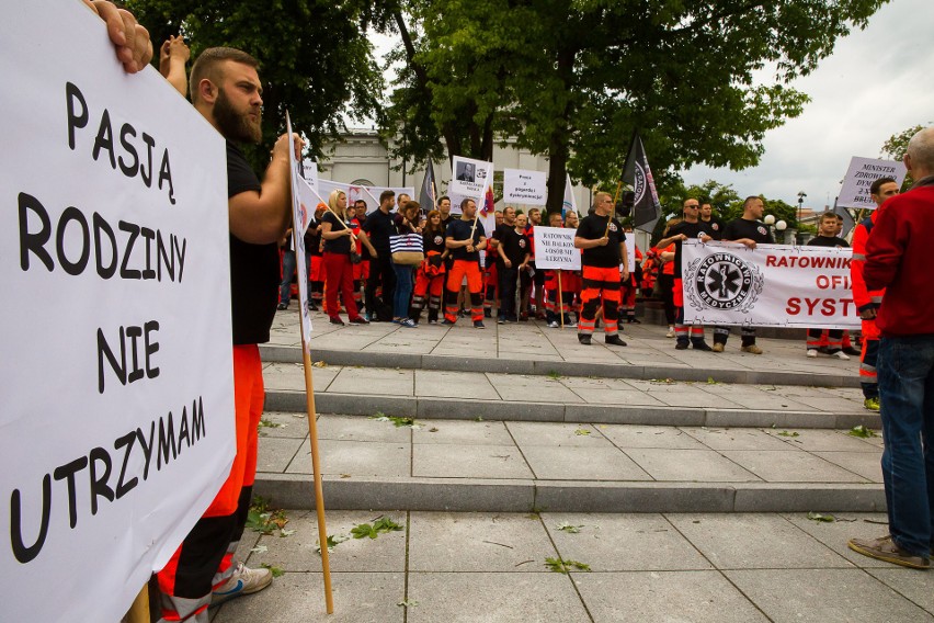 Protest ratowników medycznych w Białymstoku 30.06.2017 (zdjęcia, wideo)