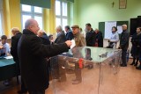 Wybory 2024. Trwa głosowanie w drugiej turze w Rybniku. Dwóch kandydatów ubiega się o fotel prezydenta na lata 2024-2029