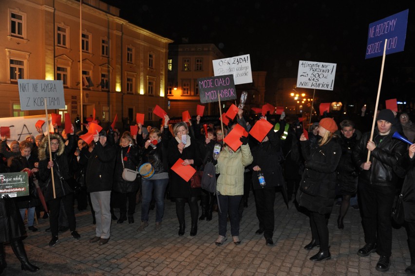 Przemyślanki manifestowały na rynku swą solidarność w walce...